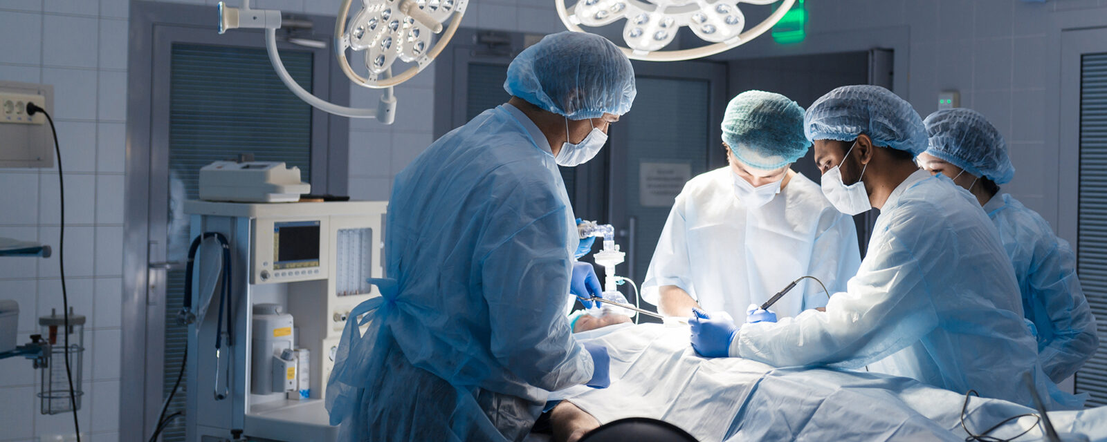 Image of surgeons performing a paracentesis.