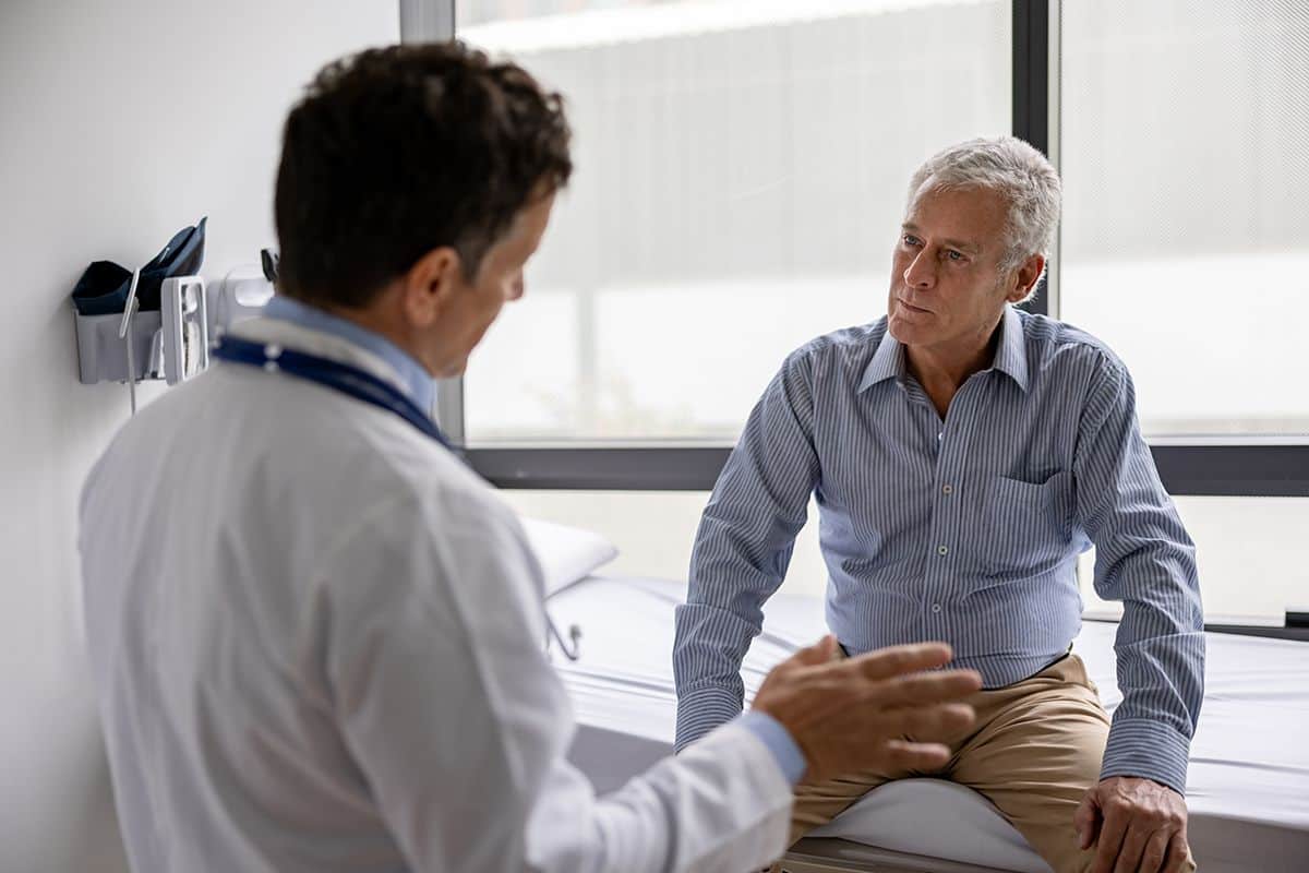Doctor discussing diseases like mesothelioma to their patient.