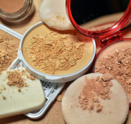 Loose powder cosmetics and talc-based makeup products affected by FDA asbestos testing withdrawal